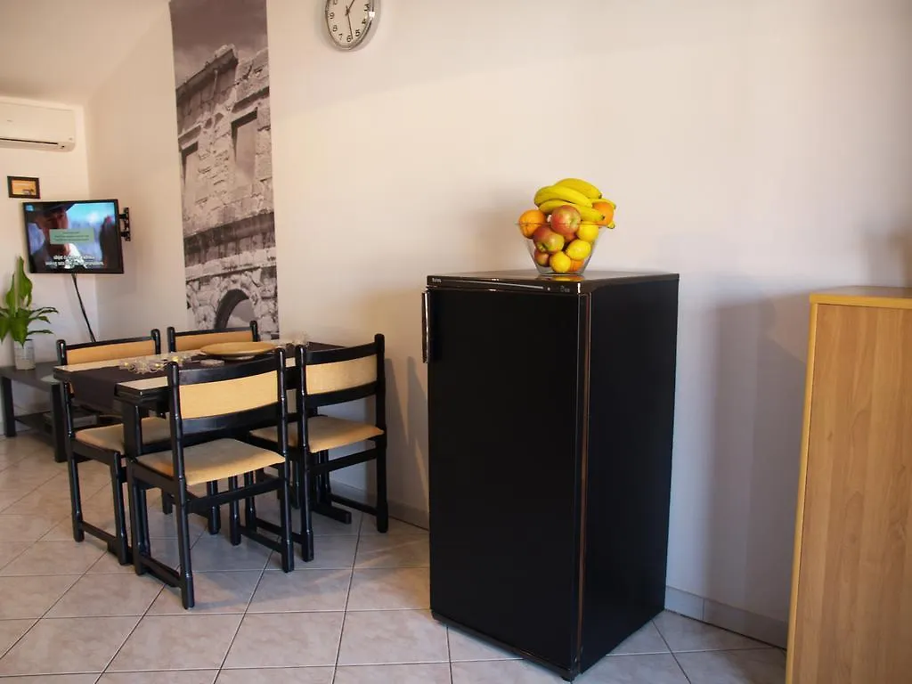 Family Friendly Apartments Pola Croazia
